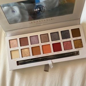 Anastasia Beverly Hills x Carli Bybel Pallet